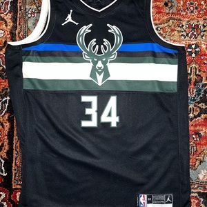 Giannis Antetokounmpo, Milwaukee Bucks Jersey
